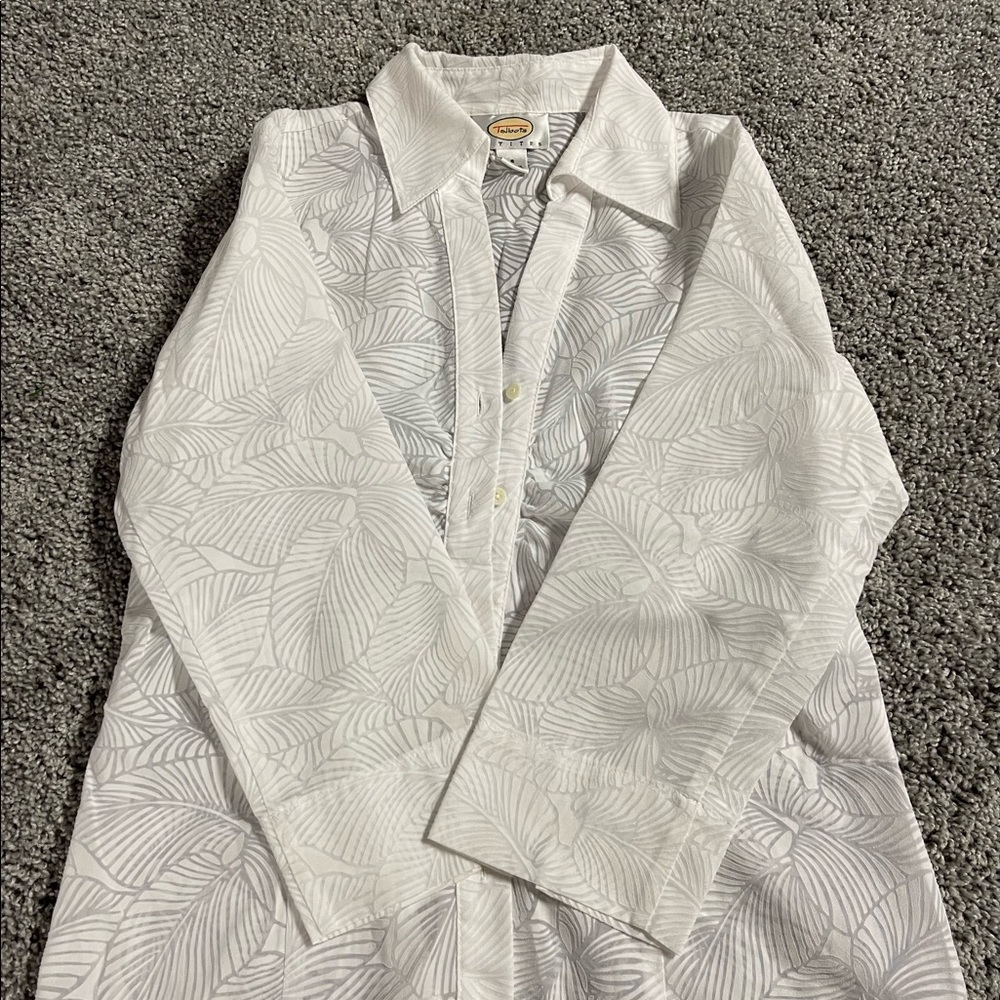 Talbot’s size 8 white, leaf print button up